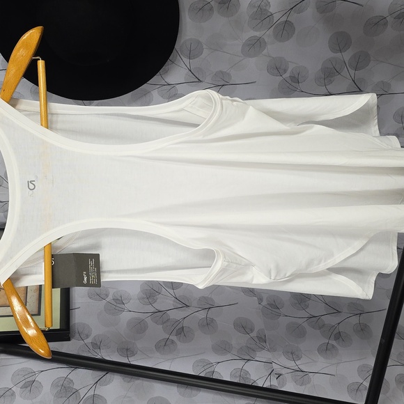 Gap Fit Tank - Picture 7 of 9